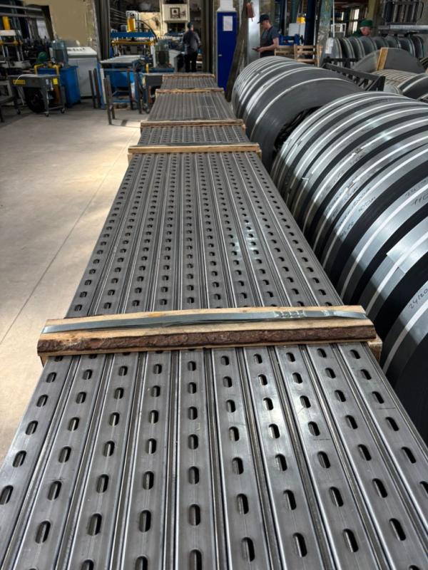 STRUT профиль из AISI 304 2,5 мм