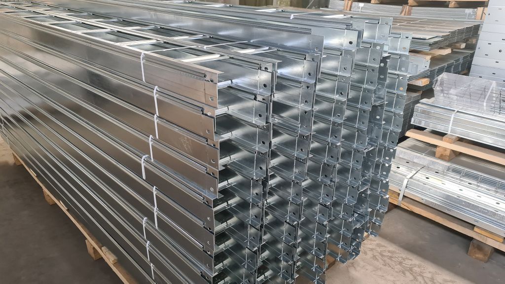 Лестничный лоток НЛЗ Лидер.jpg