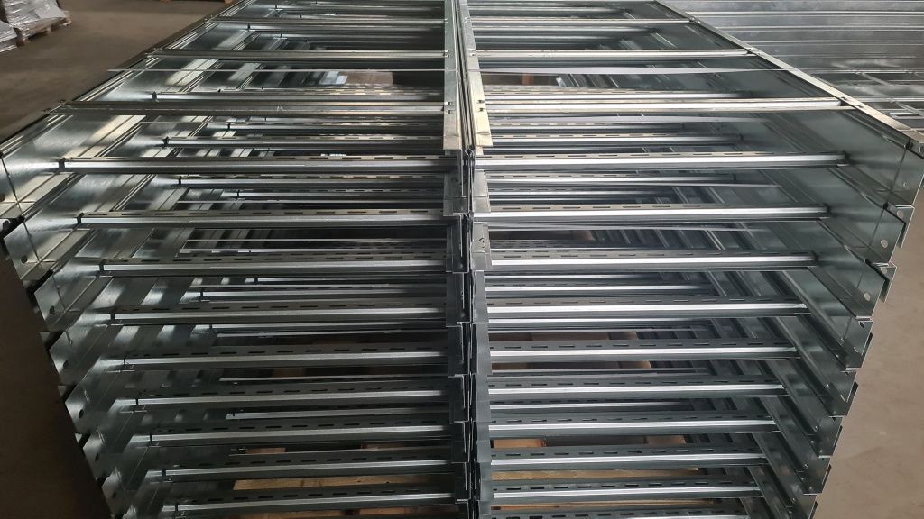 Лестний кабельный лоток НЛЗ Лидер.jpg